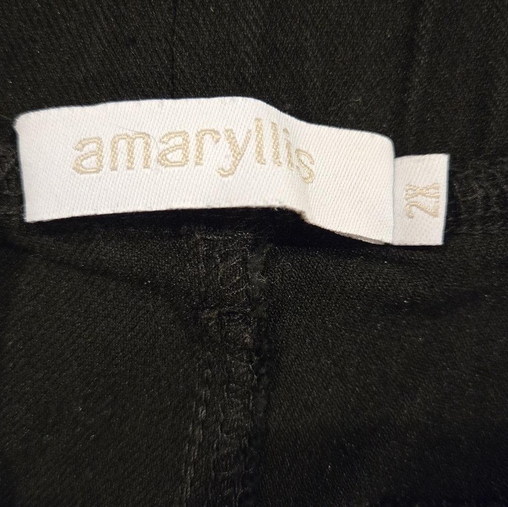 🫶Elegant Black Lace Trim Pants - Picture 2 of 8